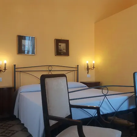 Alojamento de Acomodação e Pequeno-almoço Antico Palazzo Spinola 3*