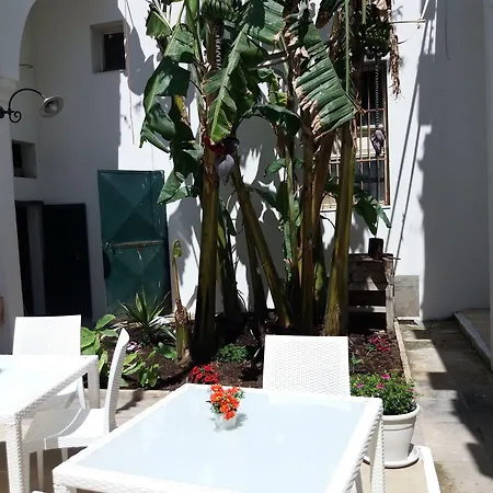 Antico Palazzo Spinola 4* غالّيبولي