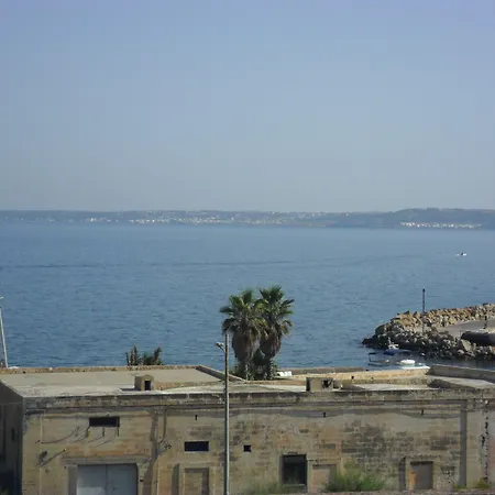 Antico Palazzo Spinola فندق مبيت وإفطار غالّيبولي