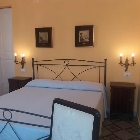 Antico Palazzo Spinola Bed & Breakfast 3*