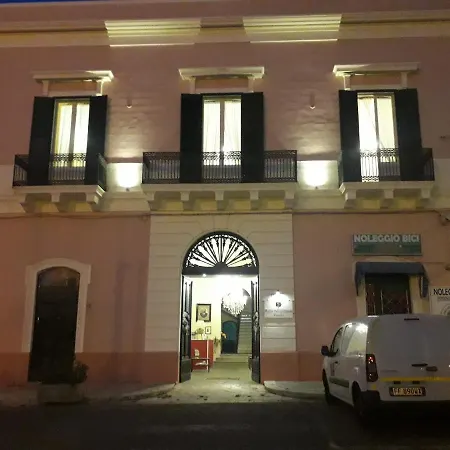 Antico Palazzo Spinola Bed & Breakfast 3*