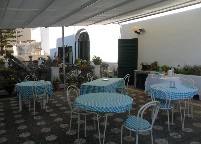 Antico Palazzo Spinola Bed & Breakfast 4*